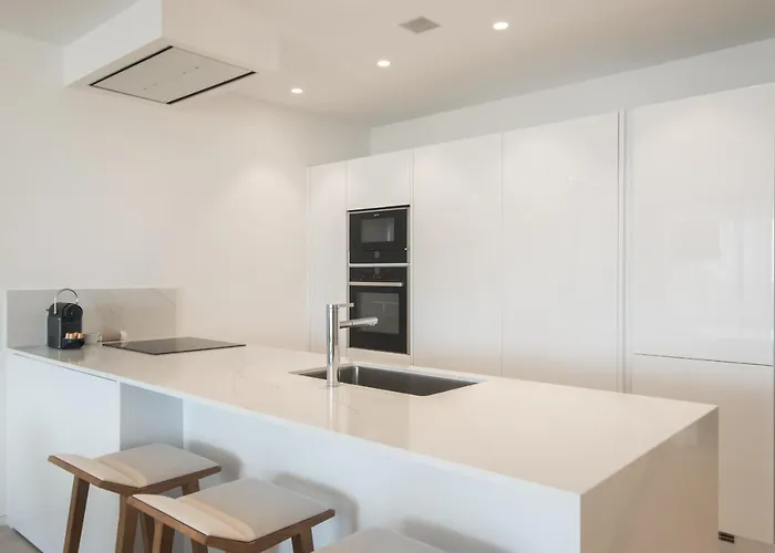 Infinity 1-2 Luxe Partial Sea View 2b